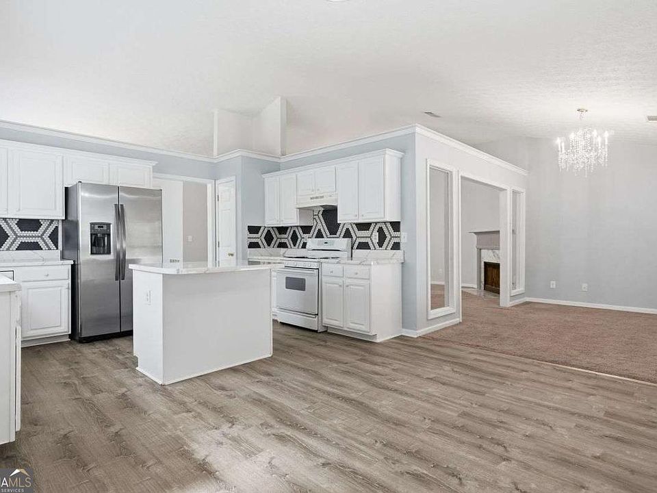 13th image of 540 Sterling Hill Dr