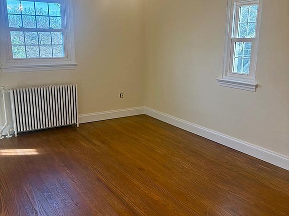 2nd image of 405 Hillcrest Rd