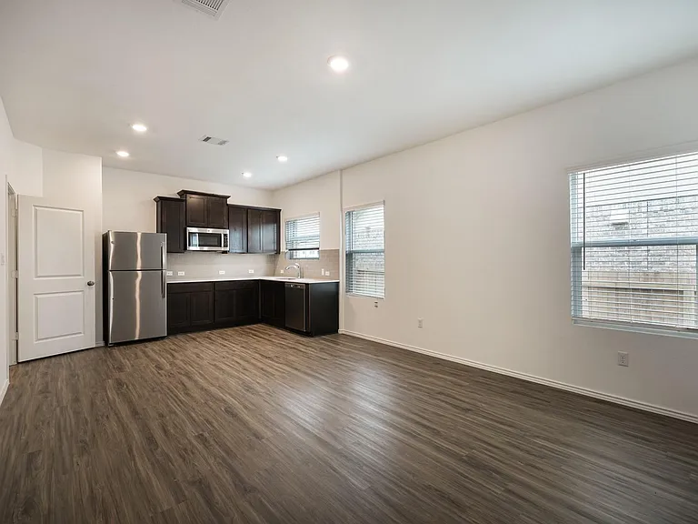 932 Mallow Rd — Photo 8