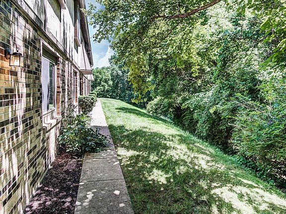 3rd image of 3219 Summerdale Ln