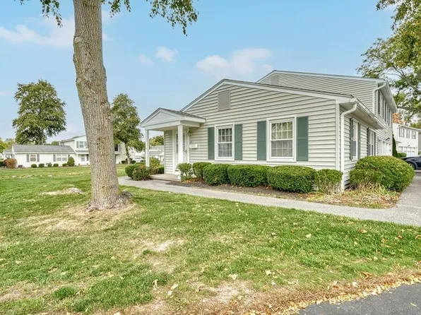 23 Acorn Ln, Fairport, NY 14450
