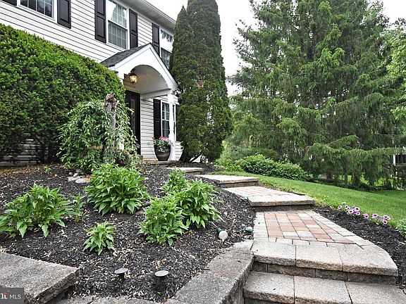 2nd image of 105 Pauline Cir