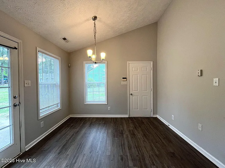 477 Northwoods Dr — Photo 7