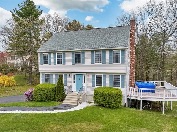 110 Sue Ann Dr, Dracut, MA 01826