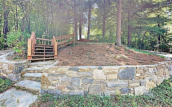 3rd image of 715 Dawnwood Ln