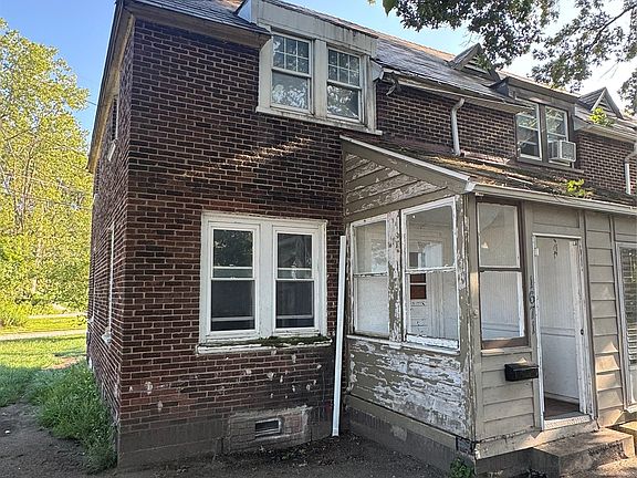 3rd image of 1671 W 15th St