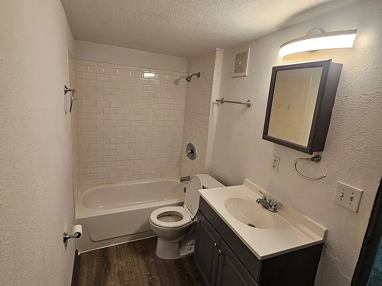1390 Retsil Rd E — Photo 12