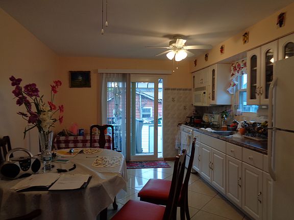 2nd image of 31 Hempstead Ave