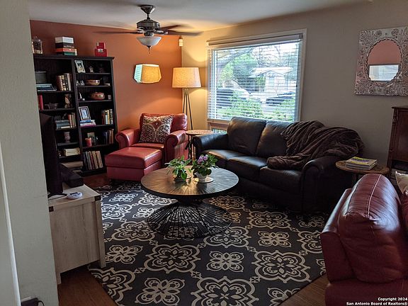 4th image of 102 BETHANY PL