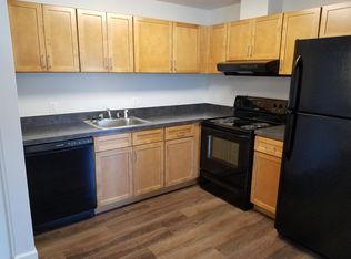 100 S Broad St, Pawcatuck, CT 06379