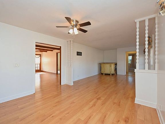 3rd image of 939 Sunset Dr