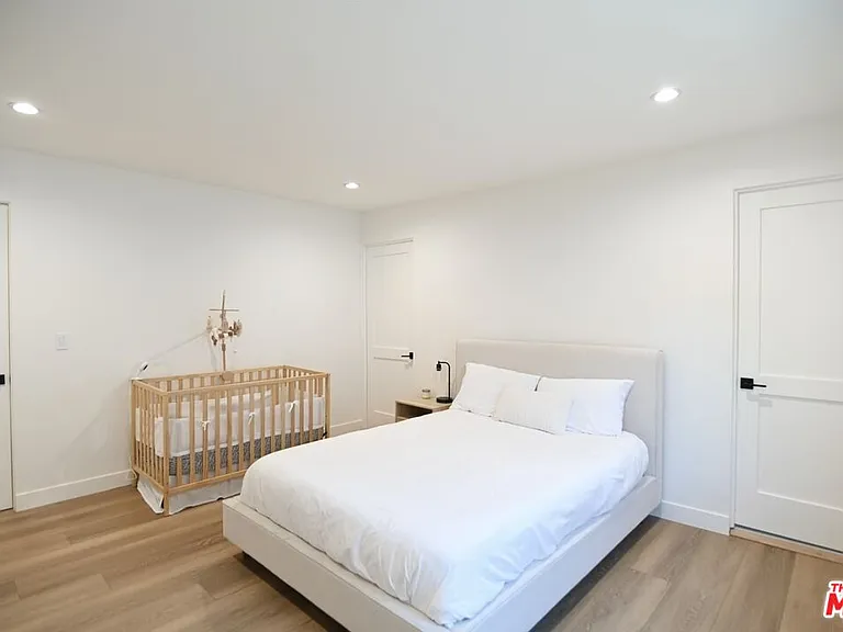 1430 Stearns Dr — Photo 20