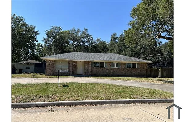 Building Photo - 1704 Laurel Oaks Dr