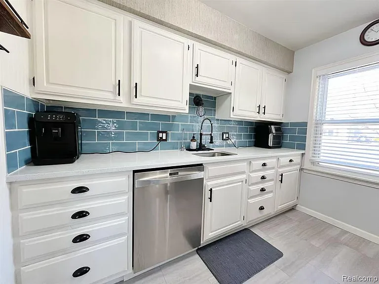 3303 Chester Rd — Photo 11