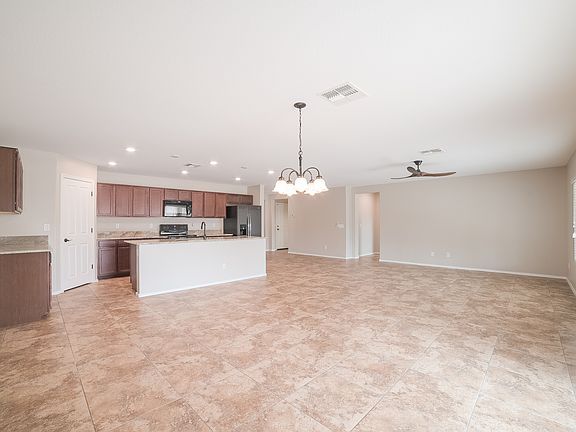 3rd image of 40575 W Pryor Ln