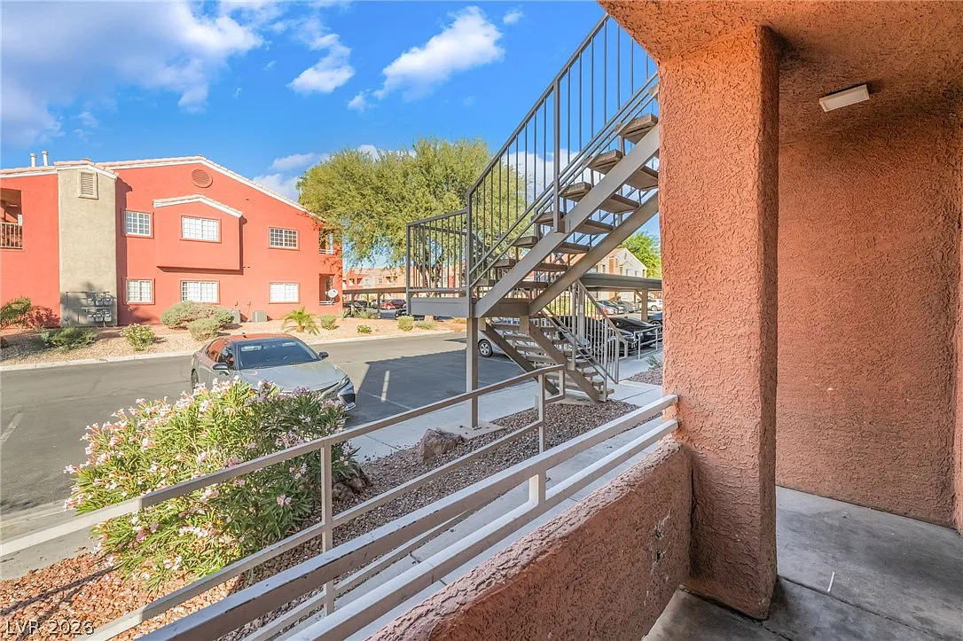 3 bed, 2.0 bath, 1159 sqft, $1,150 — Photo 3