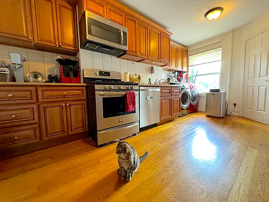 Rented by Capri Jet Realty Corp | media 7