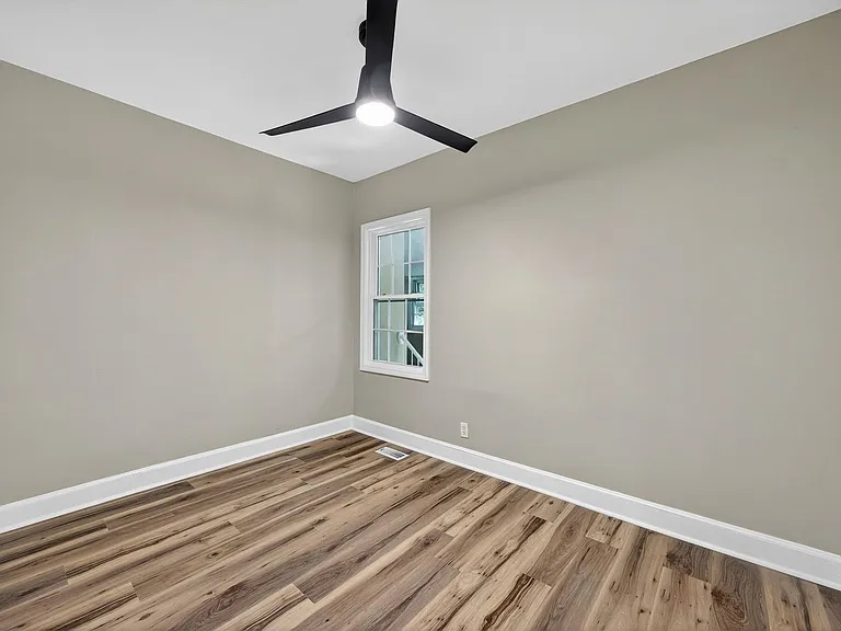 2218 Holt Dr — Photo 9