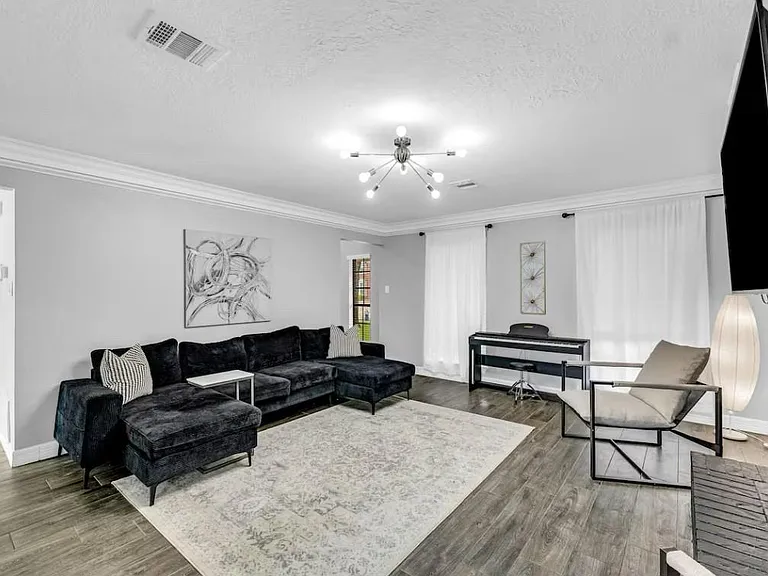 7606 Magnolia Shadows Ln — Photo 10