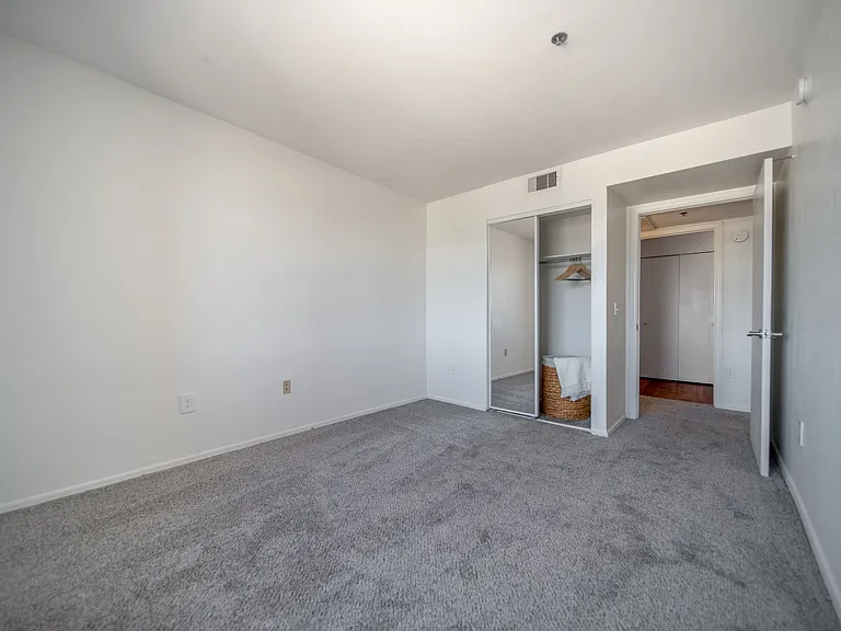 Pusch Ridge Apartments — Photo 15