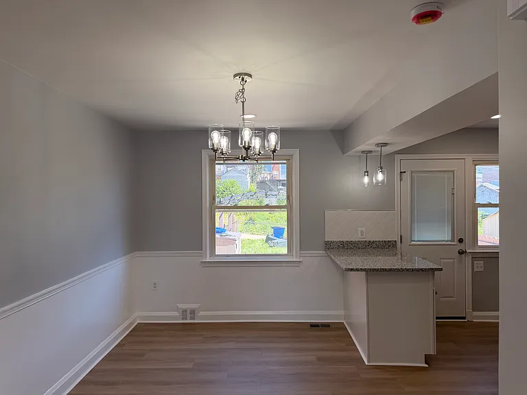 1078 Downton Rd — Photo 2