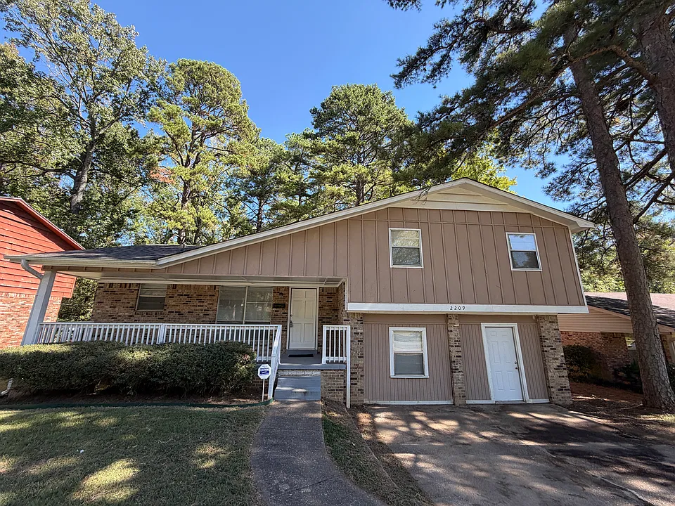 2209 Dorchester Dr