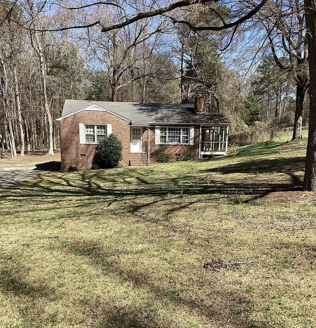 Two bedroom house with large yard in Bel Air Acres!! — Photo 3