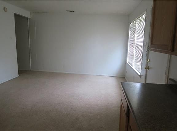 3rd image of 910 E Linda Dr