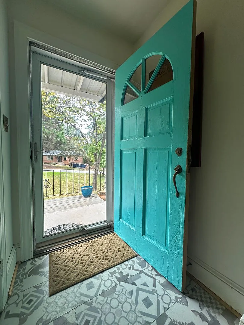Move in October 2026, Conveniently Located — Photo 3