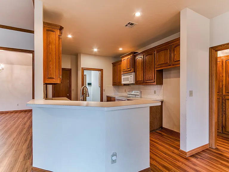 2913 Daybreak Dr — Photo 12