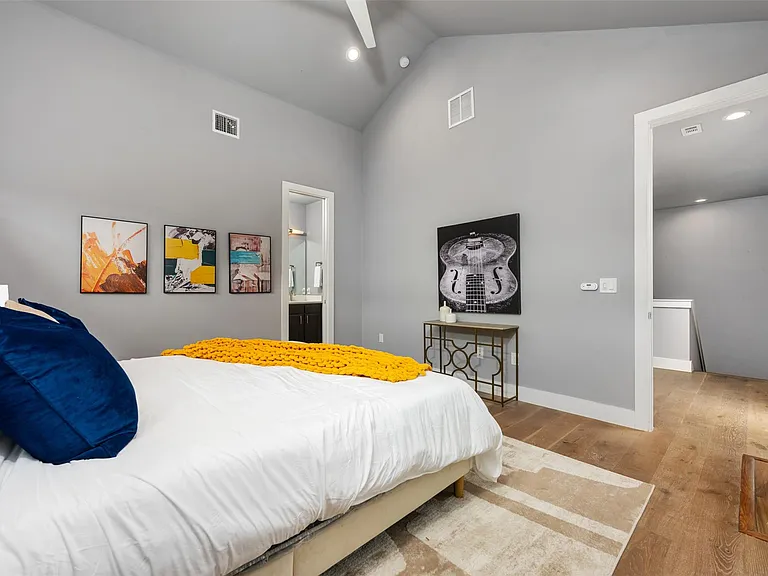 1310 Cedar Ave — Photo 16