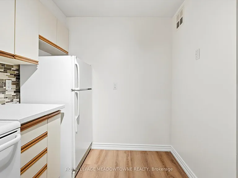 3835 Lake Shore Blvd W #207 — Photo 5