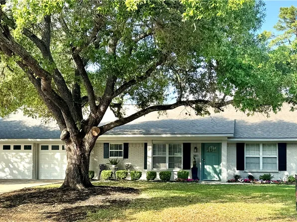 3811 Carter Creek Pkwy, Bryan, TX 77802