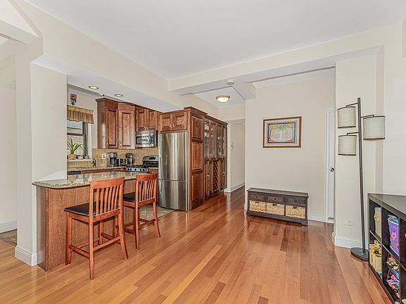 4th image of 3103 Fairfield Ave APT 11F