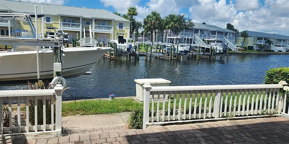 5215 Coquina Key Dr SE #B