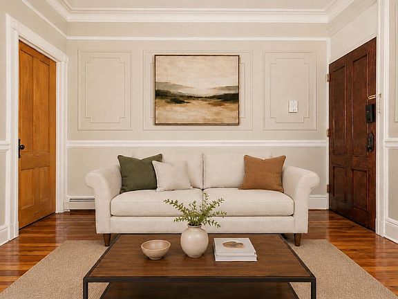 2nd image of 1009 Willow Ave APT 4L
