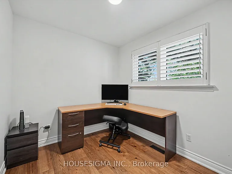 444 Withnell Cres — Photo 24