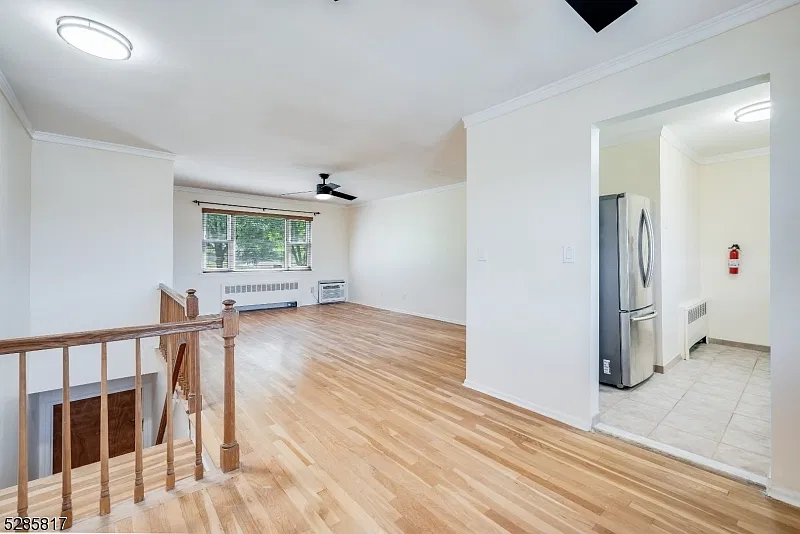 11 bed, 1.0 bath, 866 sqft, $2,150 — Photo 4