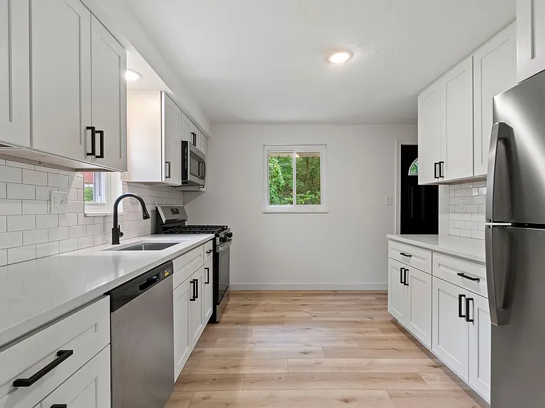 131 S Joslyn Dr — Photo 5