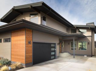 61074 SE Echo Lake Ct, Bend, OR 97702