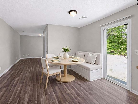 4th image of 141 Kingston Ridge Dr