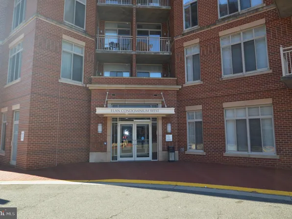 4490 Market Commons Dr Unit 412, Fairfax, VA 22033