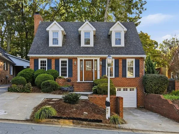 821 Chancy Ln, Winston Salem, NC 27104