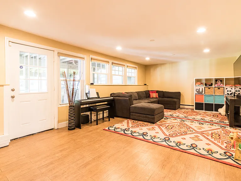 58 West Dr — Photo 13