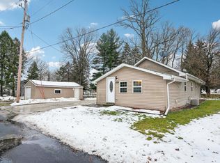 W1019 Narcissus Rd, Genoa City, WI 53128