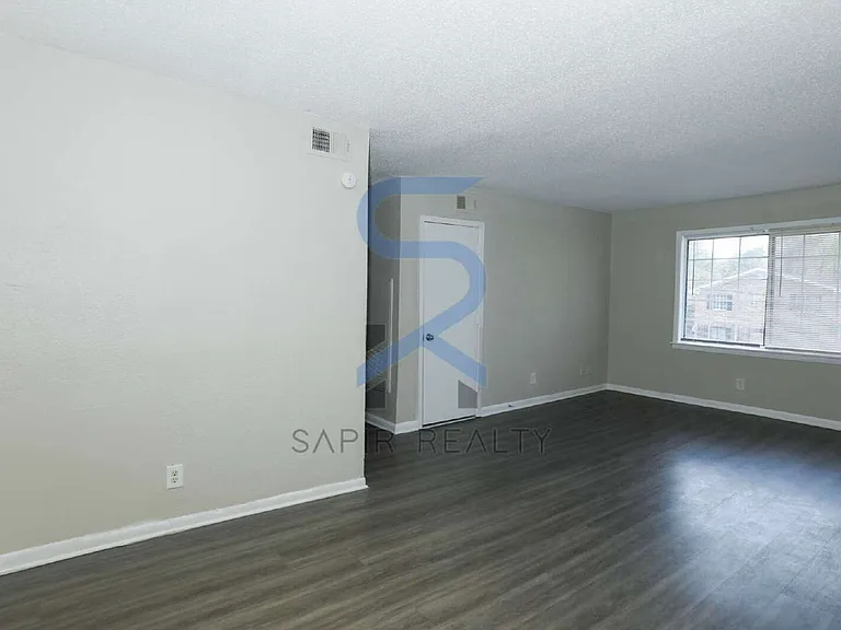 2065 Alison Ct SW #7 — Photo 2