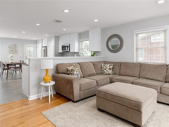 4th image of 1915 Belcrest Dr
