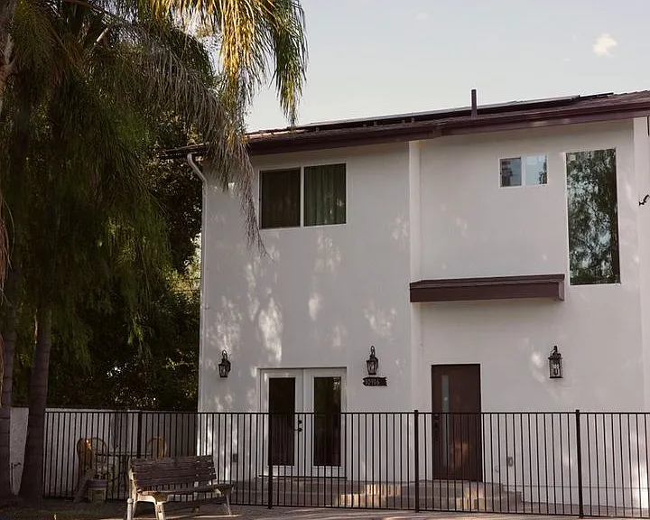 10916 Arleta Ave — Photo 1