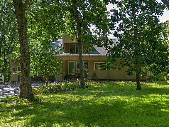 3rd image of 605 Sherwood Gln