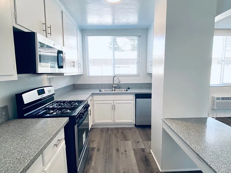 7351 Variel Ave — Photo 7